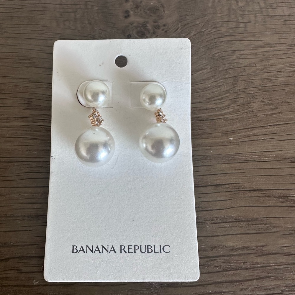 Banana Republic Gold Pearl Stud Earrings
